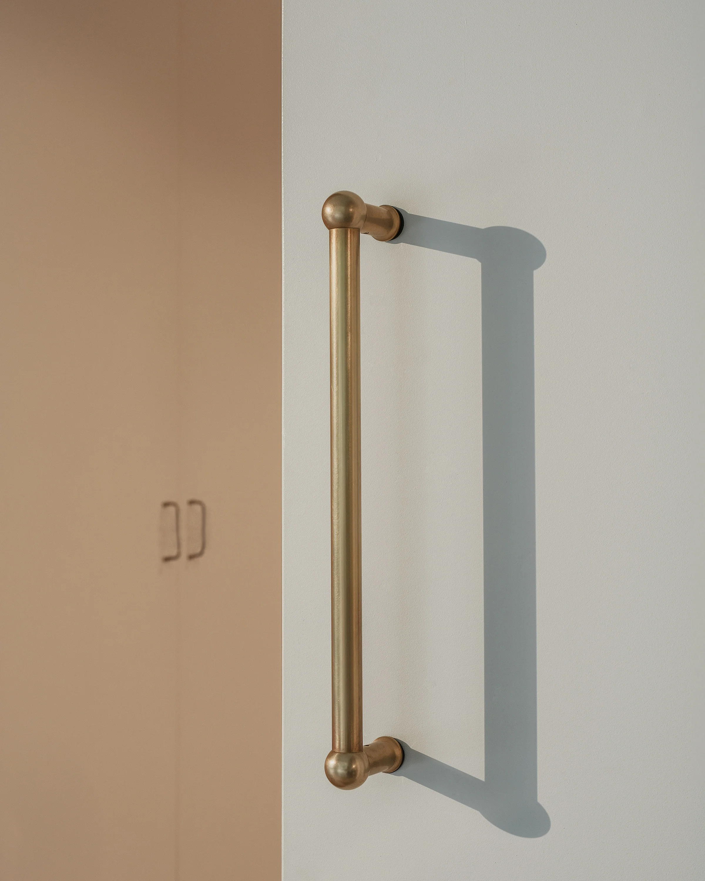 Harper Single Pull Handle Medium - Antique Brass - Image 5