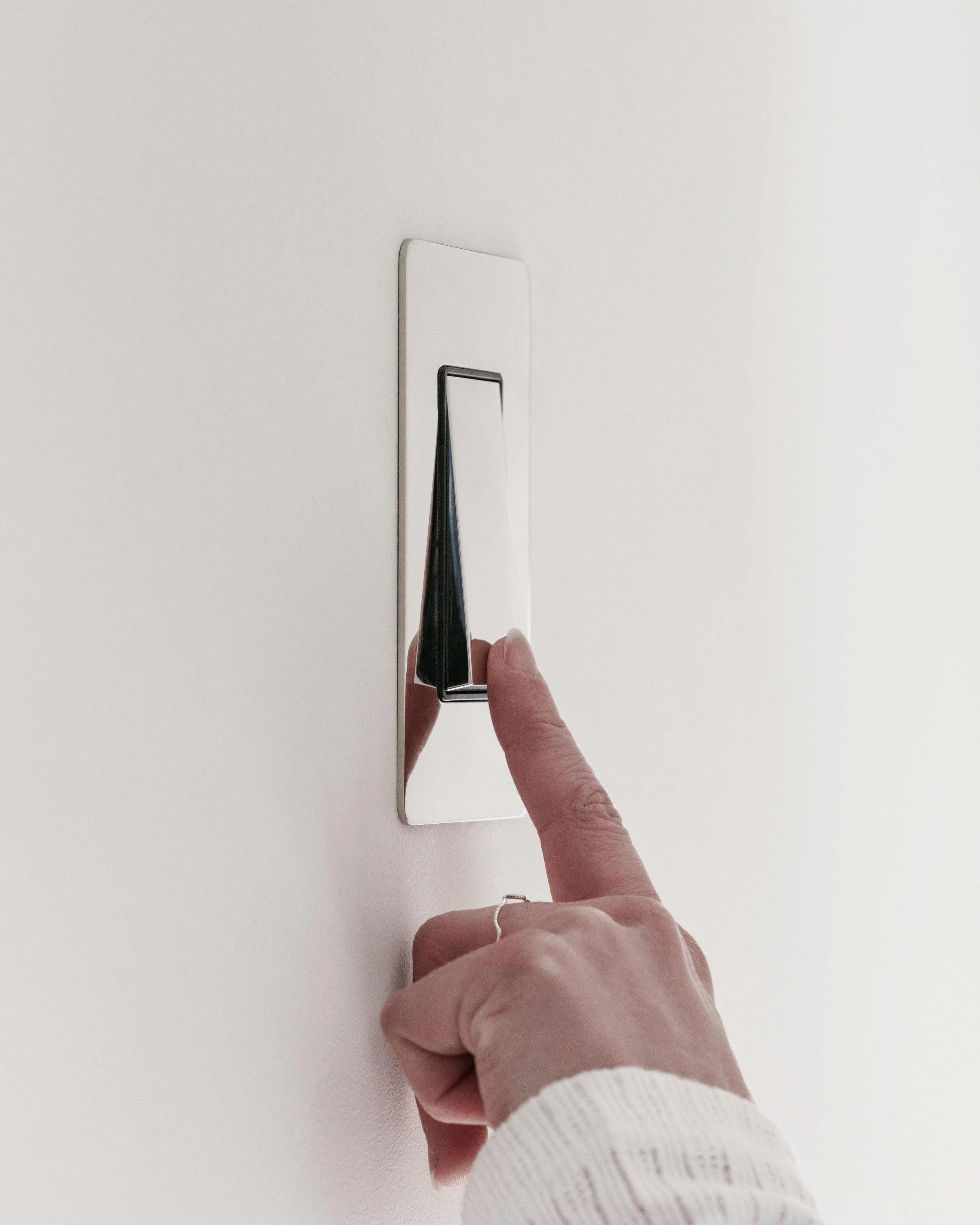 Kew 1G Smart Retractive Rocker Switch - Polished Nickel Black - Image 4