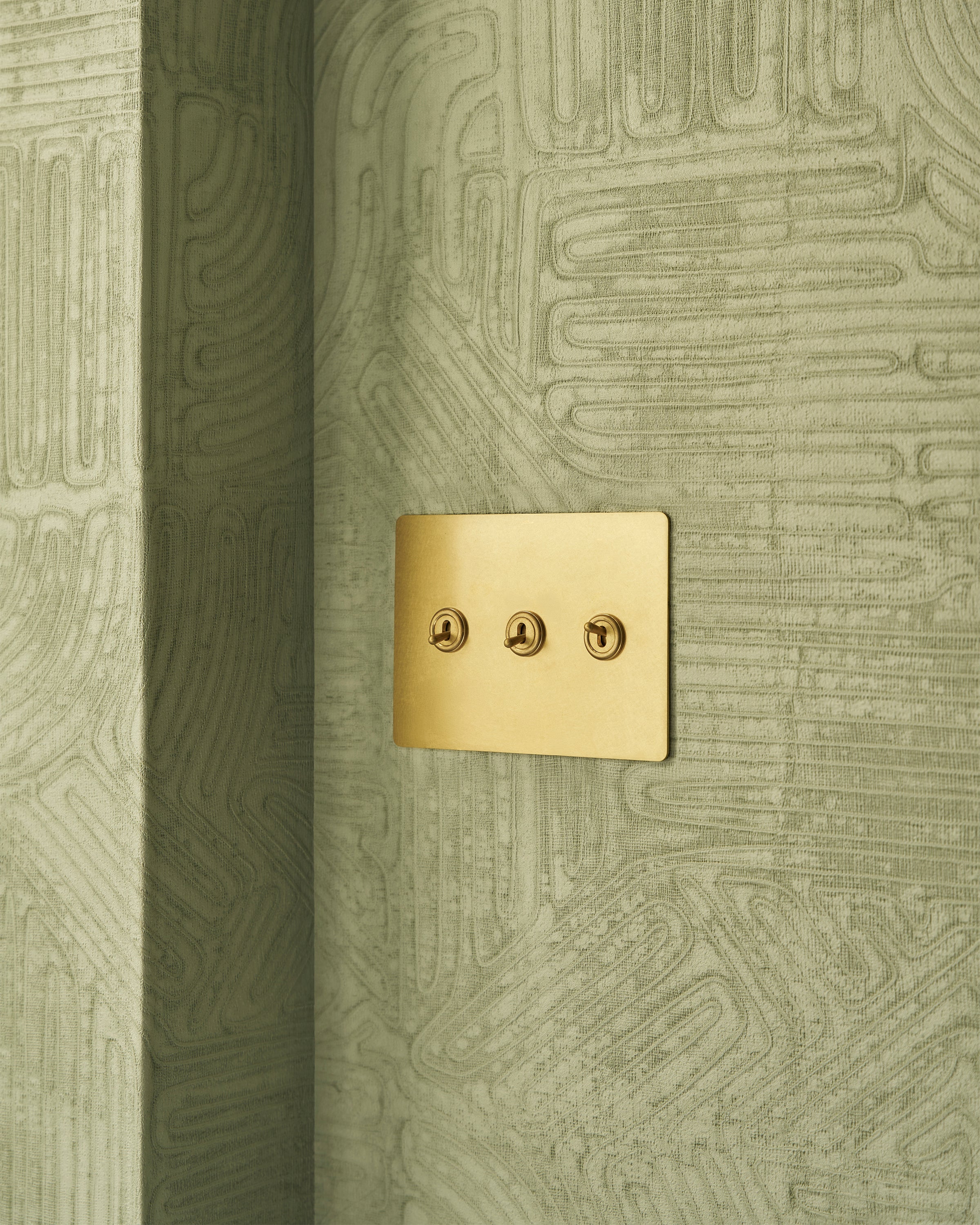 Kew 3G Toggle Switch - Antique Brass - Image 2