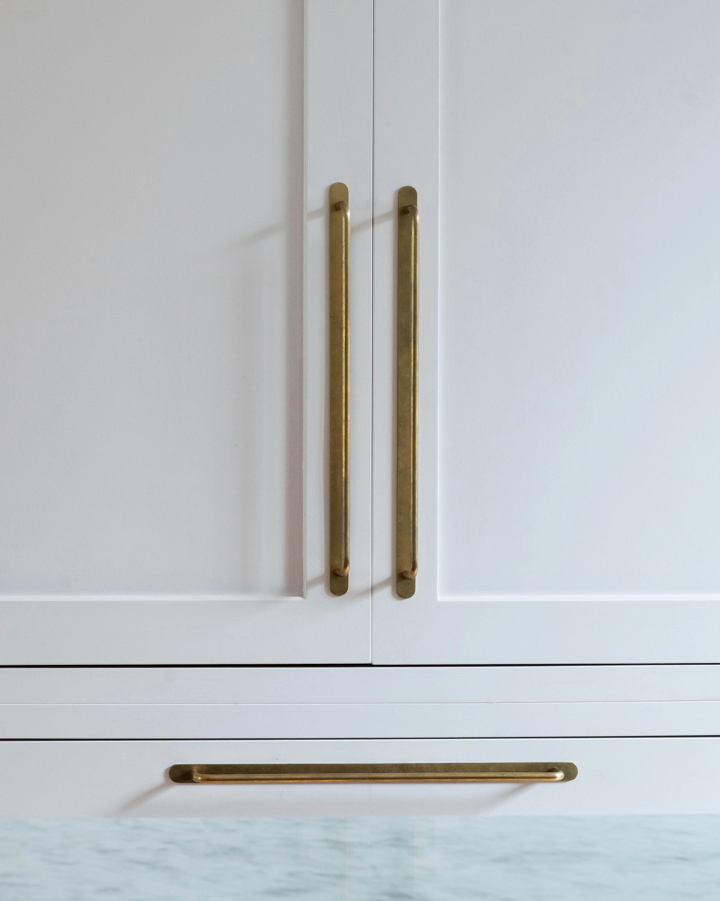 Kilburn Cabinet Handle Large - Antique Brass - Image 7